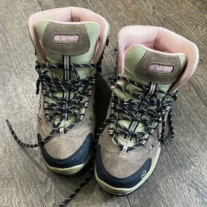 Waterproof Hi-Tec boots— worn one- like brand New